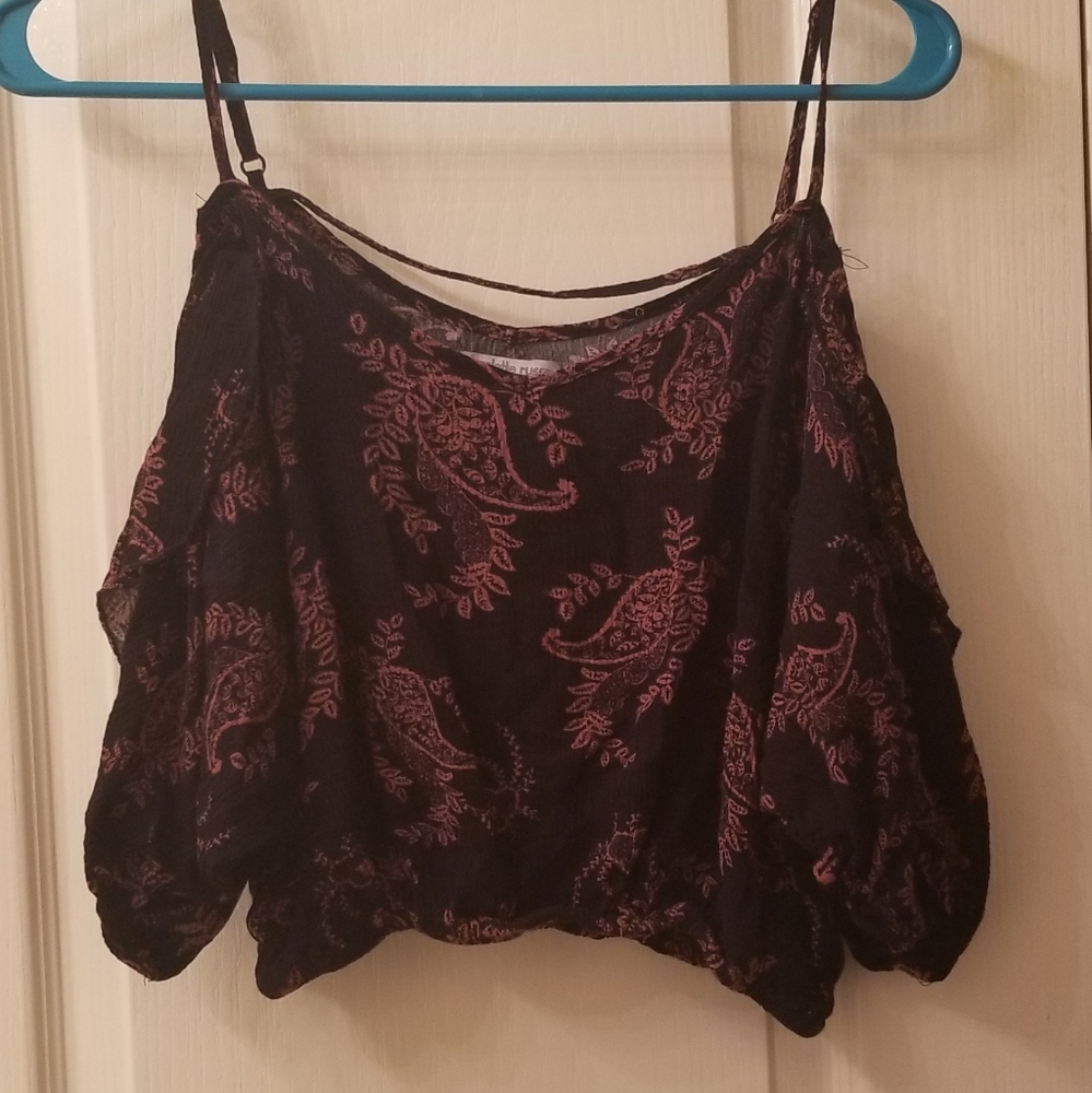 Black cold shoulder crop top